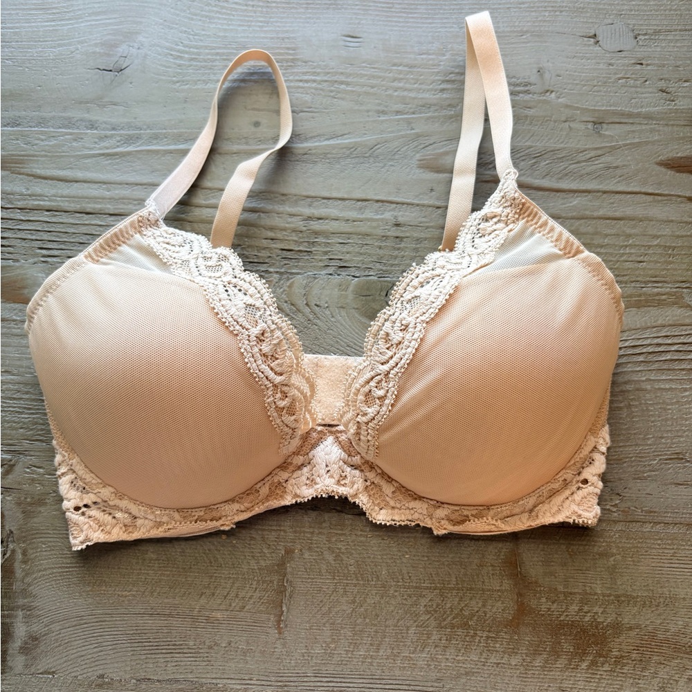 Natori Lace Accented Bra in Cream